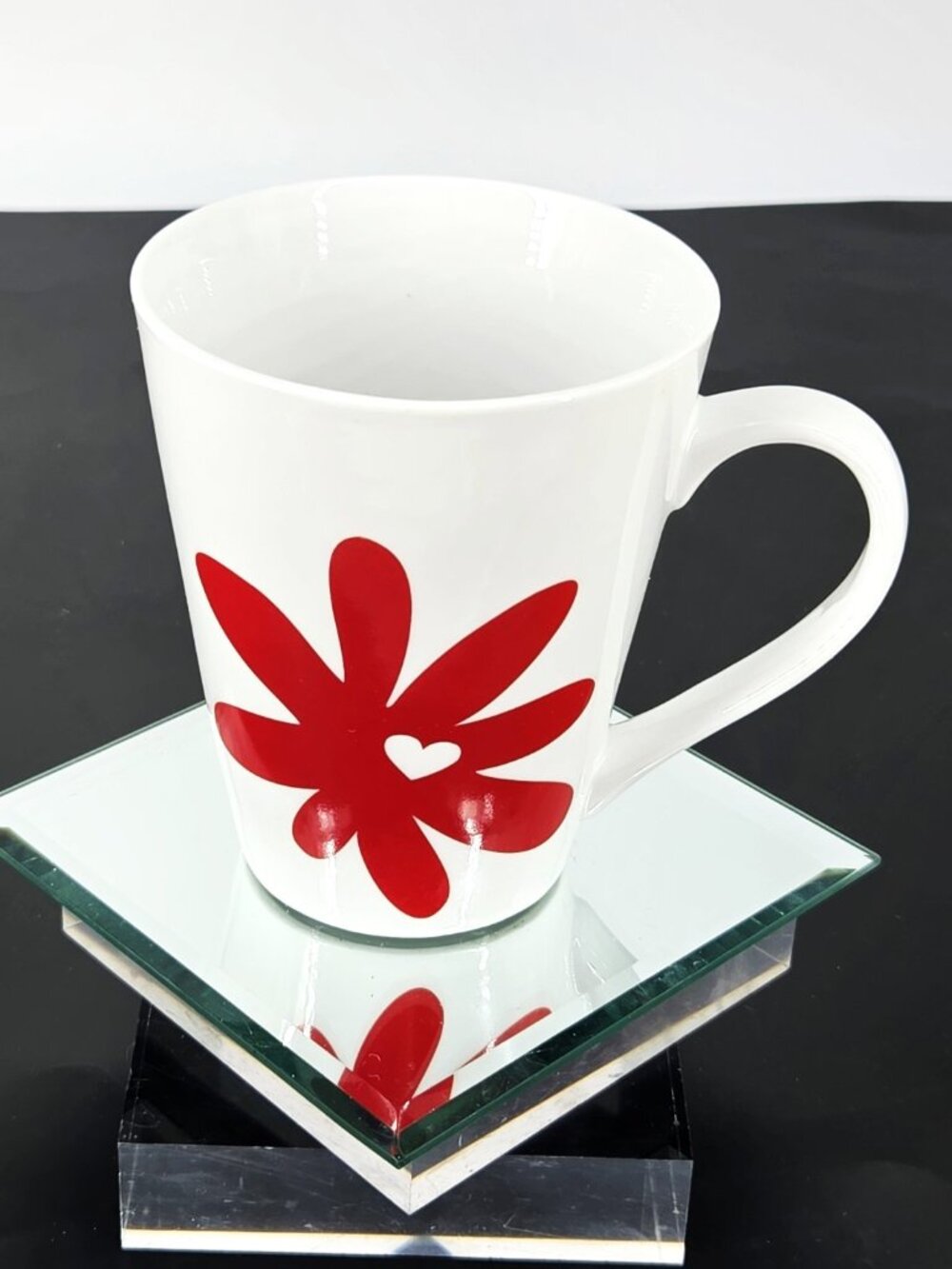 2014 Starbucks Ceramic 6 Petal Red Flower White Heart 13oz Coffee/Tea Mug 4.5"T
